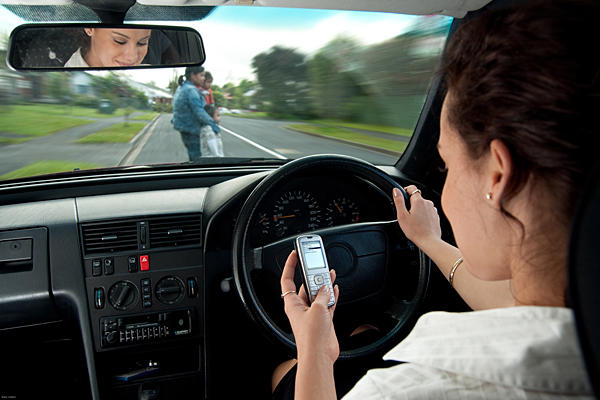 /i/FIles/Cellphones_and_cars_dave_allen_motors_blog.jpg